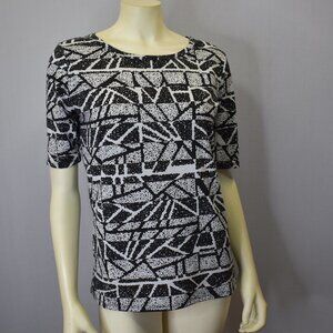 LULA ROE SHORT SLEEVES BLACK‎ AND WHITE  TOP LG